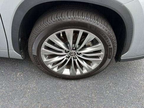 Used 2020 Toyota Highlander Platinum FWD image 41