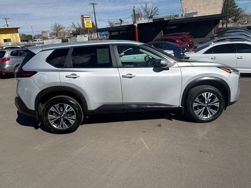 Used 2022 Nissan Rogue SV image 8