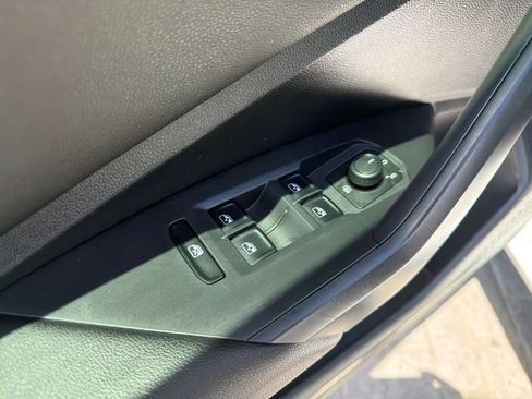 Used 2019 Volkswagen Jetta SE w/ Cold Weather Package FWD image 13