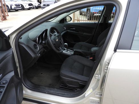 Used 2013 Chevrolet Cruze LT image 16