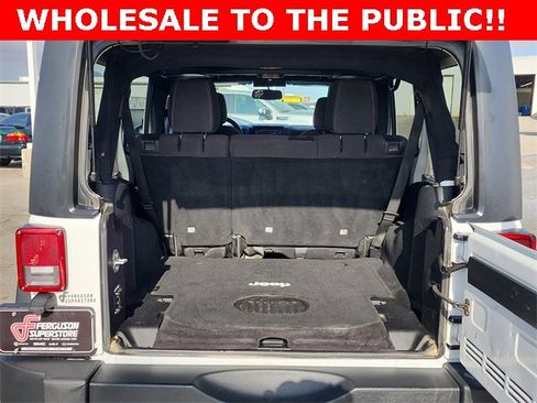 Used 2015 Jeep Wrangler Unlimited Rubicon w/ Connectivity Group image 5