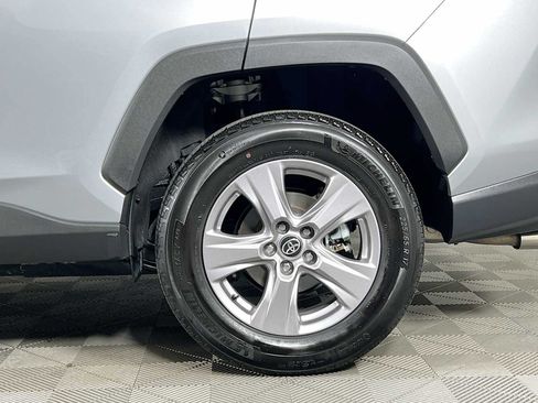 Used 2025 Toyota RAV4 XLE AWD/4WD image 30