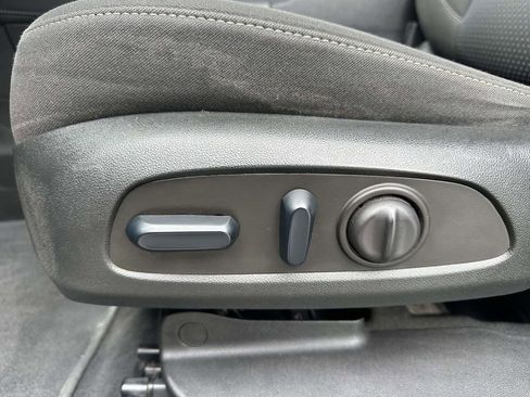 Used 2023 GMC Acadia SLE w/ Driver Convenience Package image 19