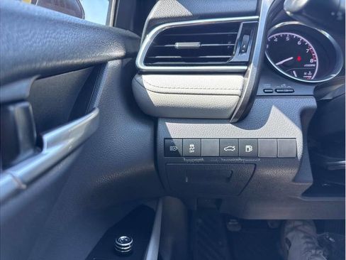 Used 2018 Toyota Camry SE w/ Audio Package FWD image 21