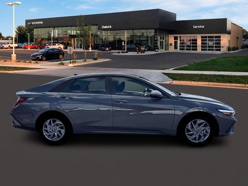 New 2026 Hyundai Elantra Hybrid FWD image 9