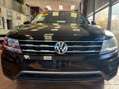 Used 2020 Volkswagen Tiguan S image 4