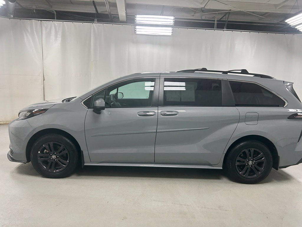 Certified 2024 Toyota Sienna XLE Woodland Edition AWD/4WD image 8