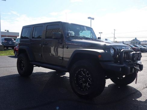 Used 2017 Jeep Wrangler Unlimited Rubicon w/ Cold Weather Group AWD/4WD image 7