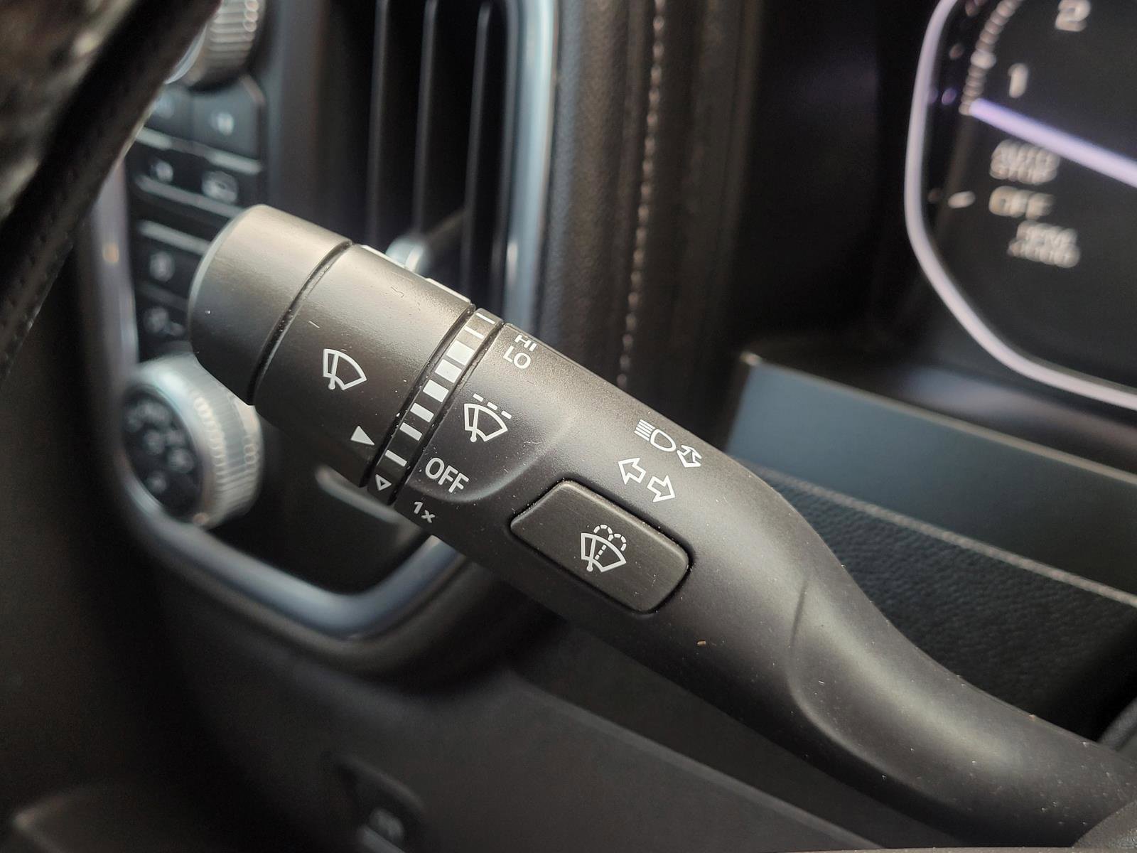 Used 2020 GMC Sierra 1500 SLT AWD/4WD image 33