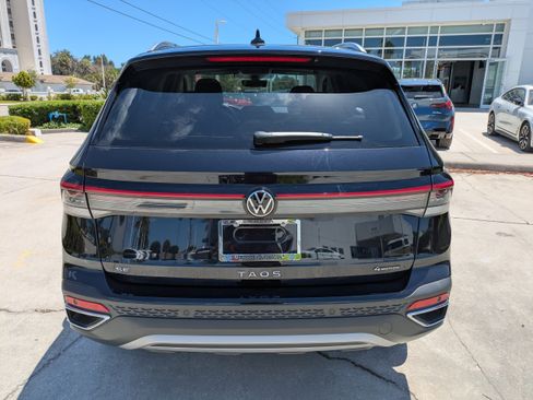 New 2026 Volkswagen Taos SE image 5