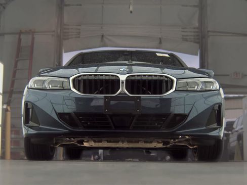 Used 2025 BMW 330i xDrive Sedan w/ Premium Package AWD/4WD image 2