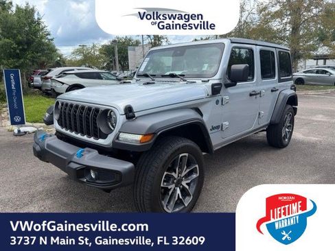 Used 2024 Jeep Wrangler Unlimited w/ Convenience Group AWD/4WD image 3