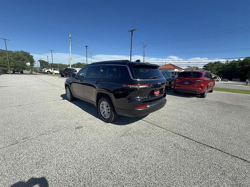 Used 2022 Jeep Grand Cherokee L Laredo w/ Luxury Tech Group I AWD/4WD image 2