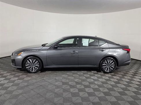 Used 2025 Nissan Altima 2.5 SV FWD image 8