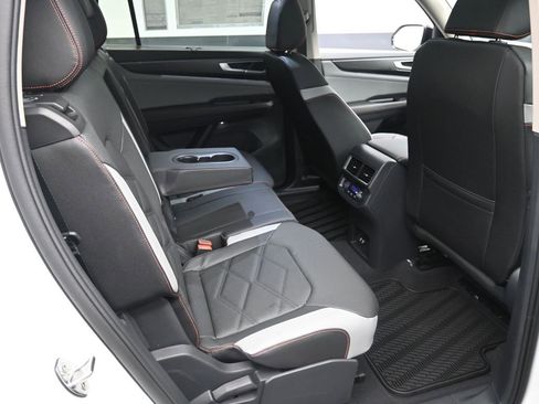 Used 2025 Volkswagen Atlas Peak Edition SE image 27