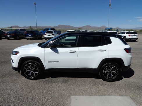 Used 2025 Jeep Compass Limited AWD/4WD image 5