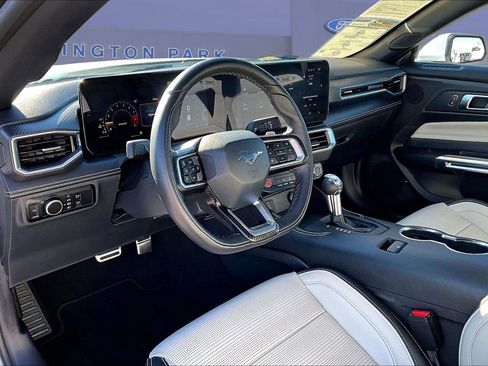 Used 2025 Ford Mustang GT Premium image 16