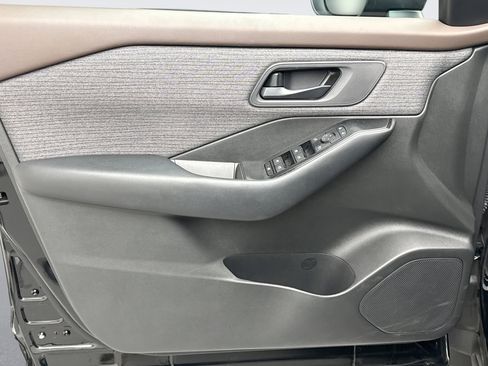 Used 2023 Nissan Rogue S image 9