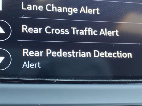 Used 2024 Buick Enclave Premium image 9