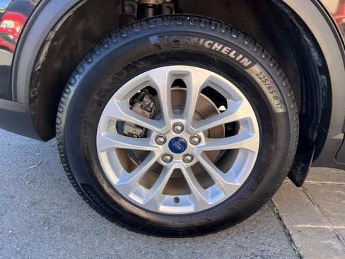 Used 2020 Ford Escape SE image 11