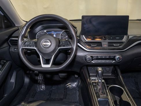 Used 2023 Nissan Altima 2.5 SR w/ SR Premium Package image 2