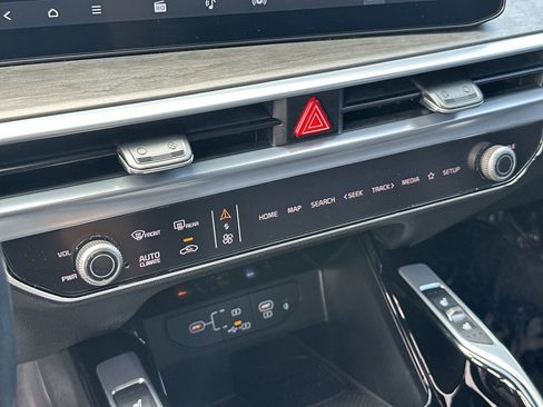 Certified 2024 Kia Sorento SX Prestige AWD/4WD image 16