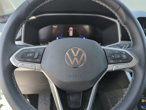 New 2026 Volkswagen Taos SE image 43