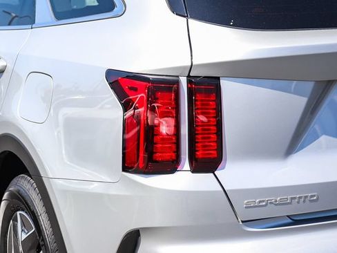 Certified 2023 Kia Sorento EX FWD image 9