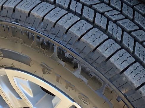 Used 2025 Chevrolet Silverado 1500 LT image 9