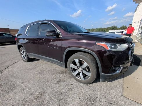 Used 2021 Chevrolet Traverse LT w/ LT Premium Package AWD/4WD image 2