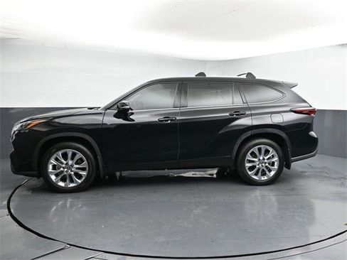 Used 2024 Toyota Highlander Limited image 9