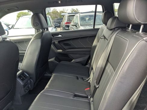Used 2022 Volkswagen Tiguan SE R-Line image 8