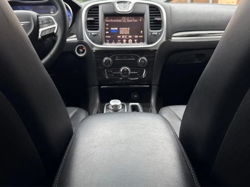 Used 2015 Chrysler 300 Limited RWD image 22