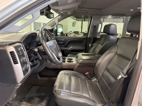 Used 2018 GMC Sierra 3500 Denali w/ Duramax Plus Package AWD/4WD image 9