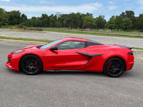 Used 2023 Chevrolet Corvette Z06 RWD image 9