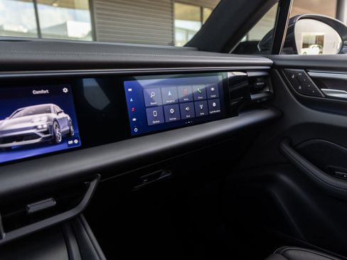 New 2025 Porsche Macan 4S Electric image 32