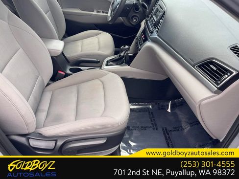 Used 2018 Hyundai Elantra SE w/ Cargo Package FWD image 23