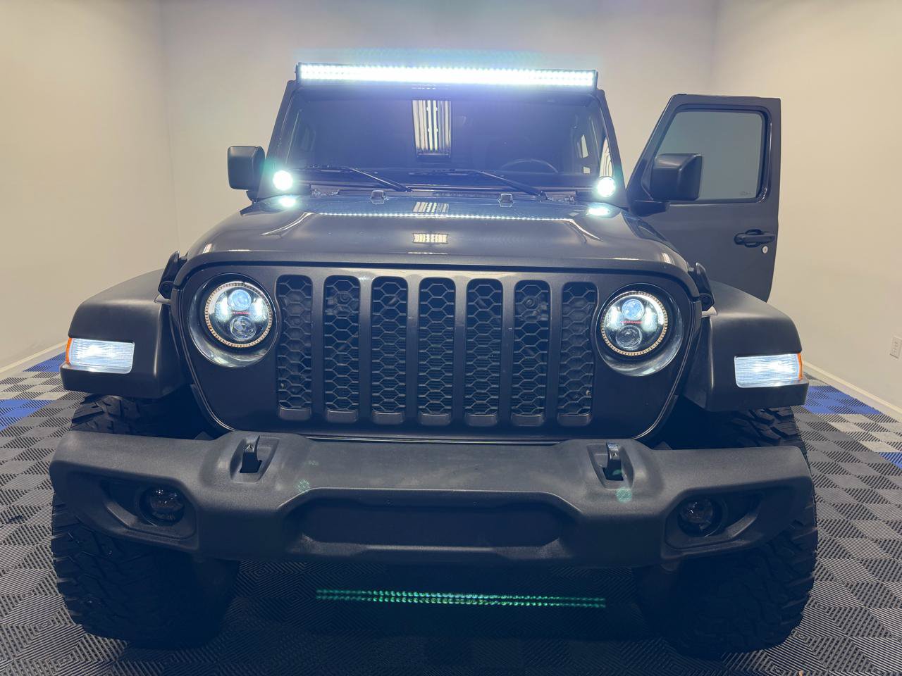 Used 2020 Jeep Gladiator Sport w/ Quick Order Package 24S AWD/4WD image 18