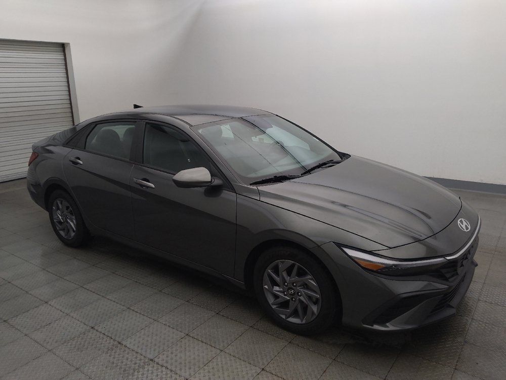 Used 2024 Hyundai Elantra SEL FWD image 11