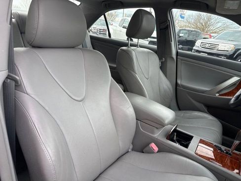 Used 2010 Toyota Camry XLE image 18