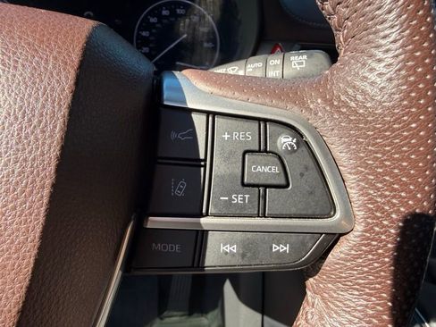 Used 2022 Toyota Sienna Platinum image 21