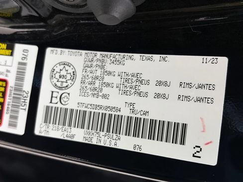 Used 2024 Toyota Tundra Limited AWD/4WD image 9