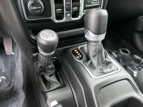 Used 2024 Jeep Wrangler Unlimited Sport AWD/4WD image 23