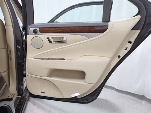 Used 2013 Lexus LS 460 AWD w/ Ultra Luxury Pkg image 36