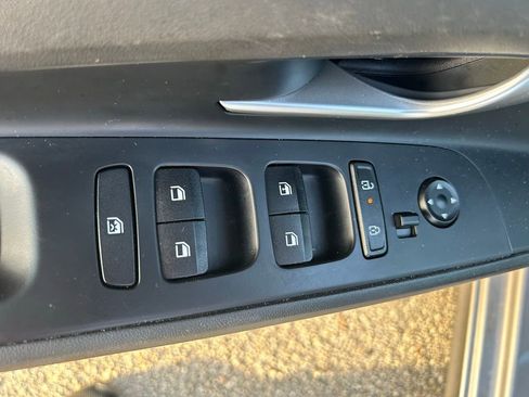 Used 2025 Hyundai Elantra SE FWD image 17