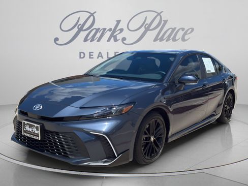 Used 2026 Toyota Camry SE w/ Convenience Package FWD image 1