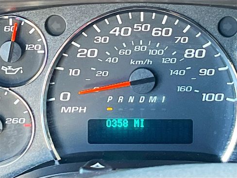 Used 2022 Chevrolet Express 2500 w/ Driver Convenience Package image 12