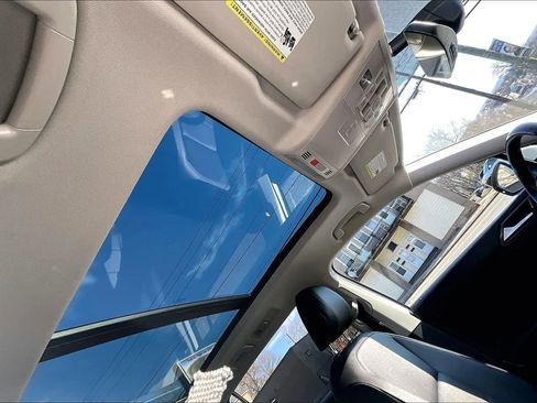 Used 2018 Volkswagen Tiguan SEL image 21