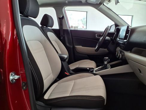 Used 2025 Hyundai Venue SEL FWD image 17