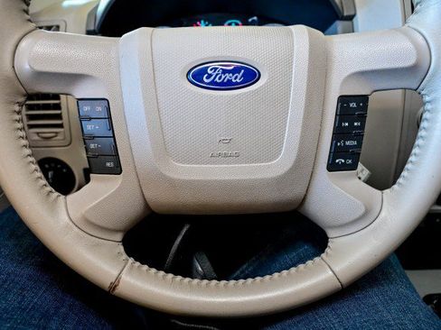 Used 2010 Ford Escape XLT AWD/4WD image 27